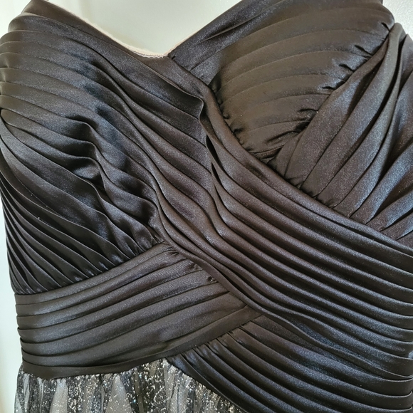 Strapless black full-length gown with silver sparkles in the skirt, size 7/8 - Picture 9 of 14